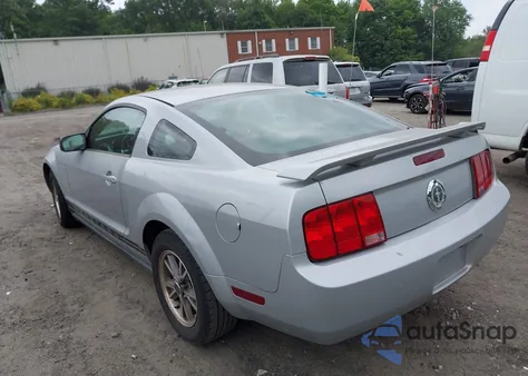 2005 Ford Mustang V6 Deluxe/V6 Premium z USA, uszkodzony, nr VIN 1ZVFT80N655259806